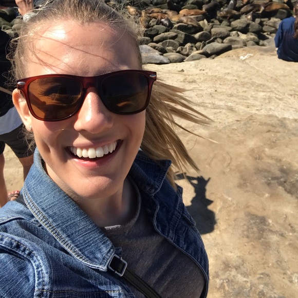 Meet your Posher, Amanda - Picture 3 of 4